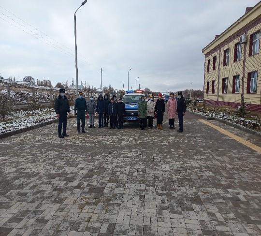 №23  Тескентоған  жалпы орта білім  беретін  мектебінде  қараша айының 17 күні « Жас жол қозғалысы  инспекторлары » жасақтары  мен қозғалыс   қауіпсіздігі  жаттығуын Меркі АПБ-ның ЖПҚБ УПИ полиция капитаны  А.Акылжанаовпен  бірлесіп  атқарылған  жұмы
