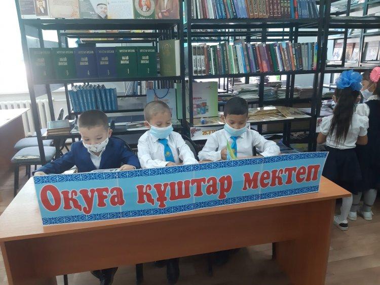 "Оқуға құштар мектеп" проект  аясында "Кітап оқу сән" әдеби лото 1-3 сыныптар арасында өткізілді.