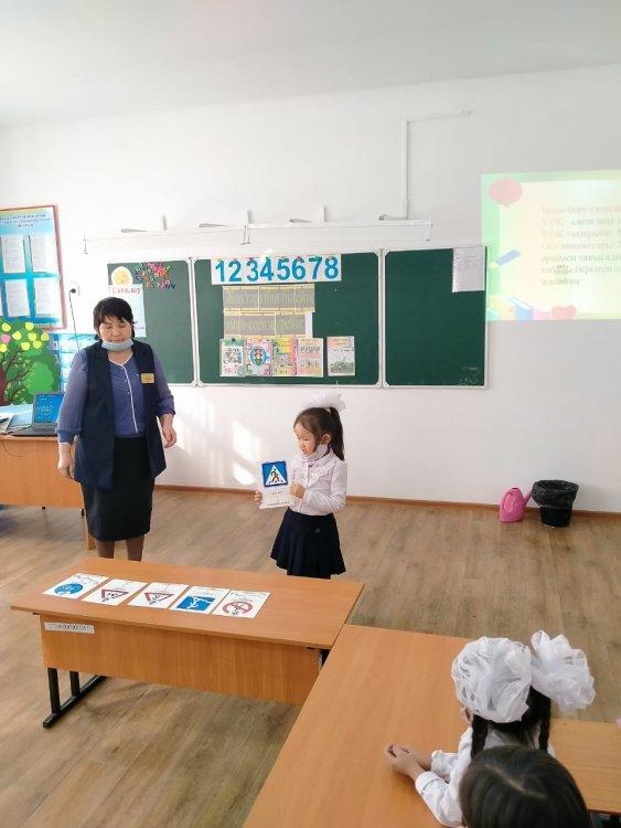 Мектепалды даярлық  сыныбында 26 қараша күні "Жол тәртібін білейік аман есен жүрейік" тақырыбында ашық сынып сағаты өткізілді