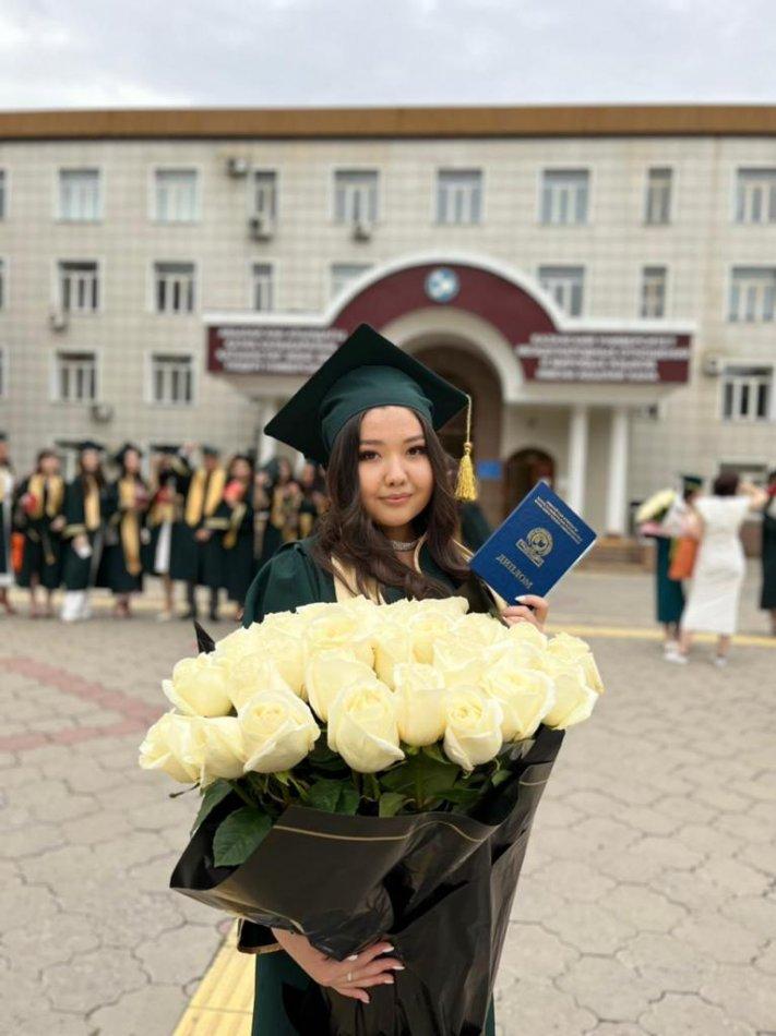 Мырзахасым Айнур Сапарғалиқызы Абылайхан атындағы  Халықаралық қатынастар және Әлем тілдер университетінің түлегі