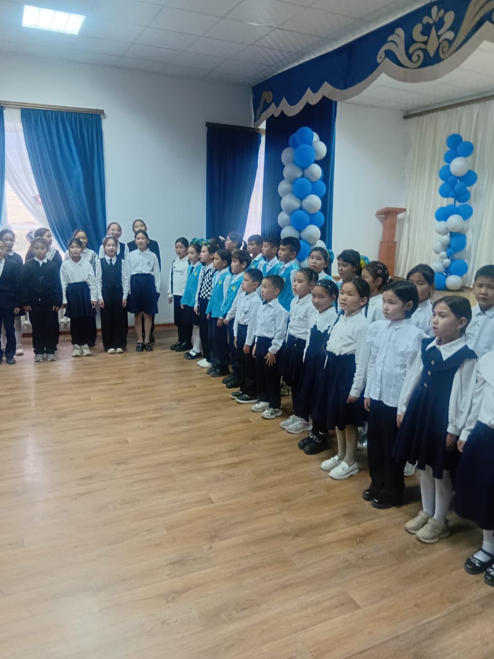 №23Тескентоған жалпы орта білім беретін мектебінде 21 қазан күні "Шабыт"жобаясында "Ұстазым менің-ұстазым" әні орындалды.