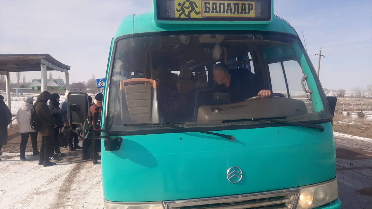 Білім алушылардың автобусқа мінуін және түсетін кезде қадағалау