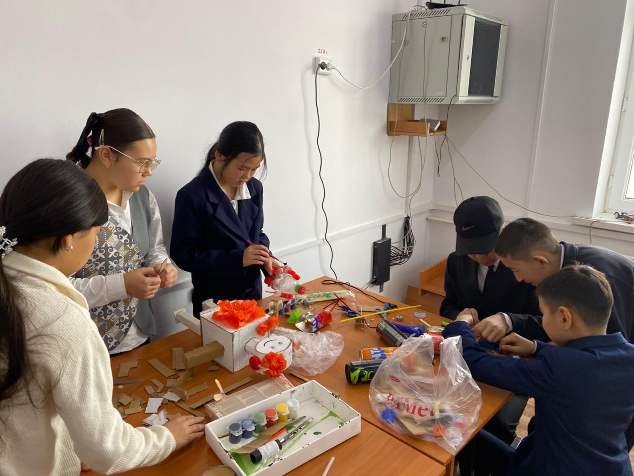 09.12 күні Көлік тұрағы жобасы және берілген тапсырмалар бойынша командалық жұмыс