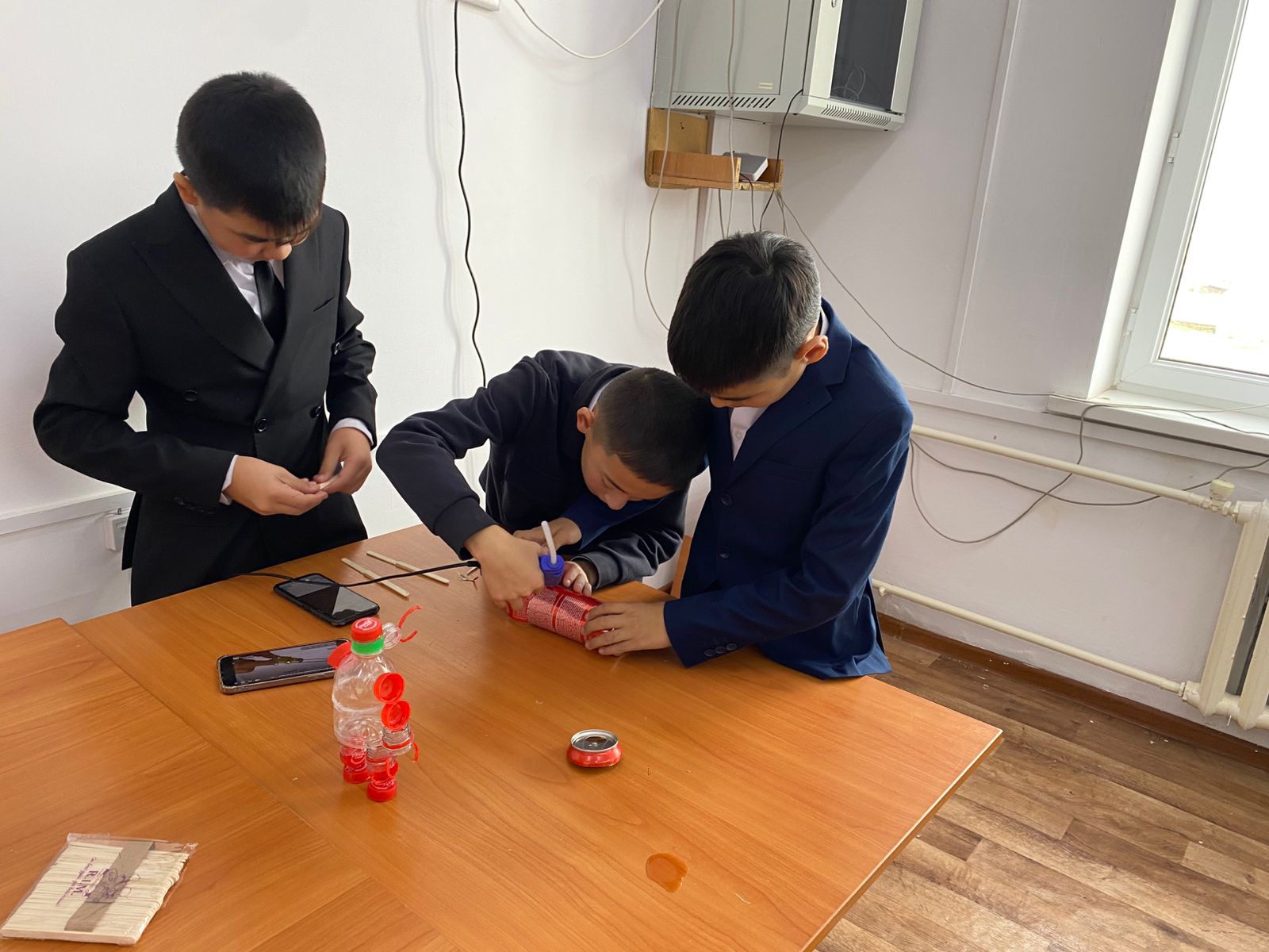 №23 Тескетоған жоббм 25.11 күні Қоқыс тазалағыш  роботын құрастыру