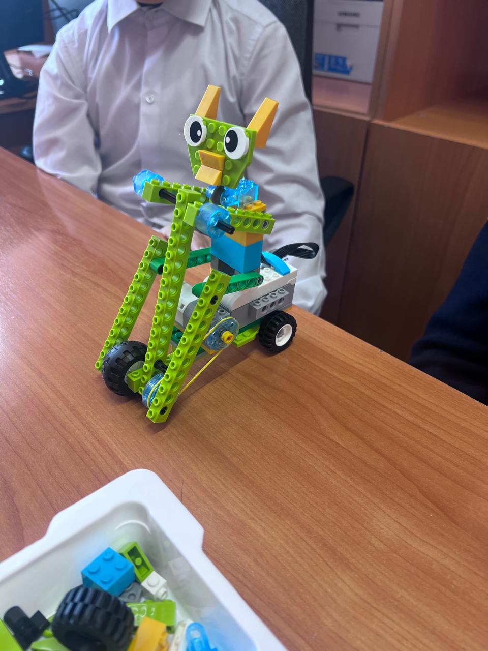 №23 Тескентоған жоббм "Робототехника " үйірмесінен 14.01 күні Маневр берілген тапсырмалар  бойынша командалық жұмыс